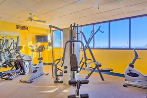 Fitness facility - Beachfront condo with Gulf view, balcony, pools, hot tub & gym (Orange Beach)