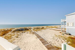 On the beach - Beachfront home with gorgeous Gulf view, boardwalk, 3 decks & pool access (Orange Beach)