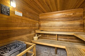 Sauna - Sunny, oceanfront condo with balcony, pool, hot tub, gym, sauna & view (Orange Beach)