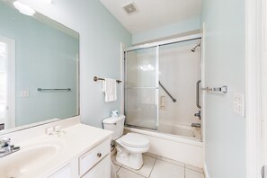 Shower, hair dryer, towels - Gulf-front home on the beach with 3-tier deck, Gulf views & pool access (Orange Beach)