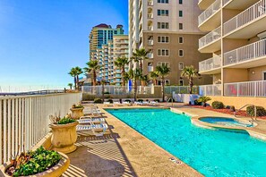 Pool - Gulf-front condo with beach access, private balcony, hot tub, pools & BBQ (Orange Beach)