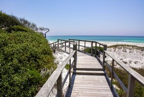 Beach - Azure! Sleeps 22 ! Golf Cart ! Beach Access ! Pool! (Destin)