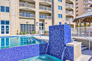 Pool - Beachfront condo with incredible views, balcony, pool, sauna, & hot tub (Orange Beach)