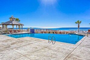 Pool - Beachfront condo with incredible views, balcony, pool, sauna, & hot tub (Orange Beach)