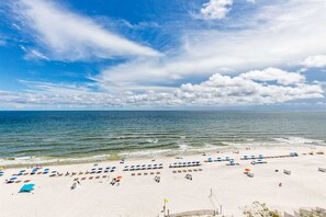 On the beach - Beachfront condo with incredible views, balcony, pool, sauna, & hot tub (Orange Beach)