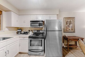 Fridge, microwave, oven, stovetop - Snowbird-Friendly Condo with Private Balcony, Gas Grill, Jetted Tub, Shared Pool (Orange Beach)