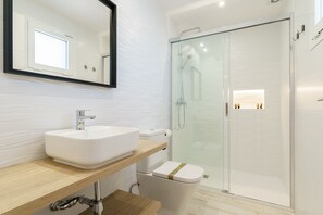 Bathroom - Country House Serrano – Private Villa with Heated Pool, Minigolf, Ping Pong, Basketball (Cártama)