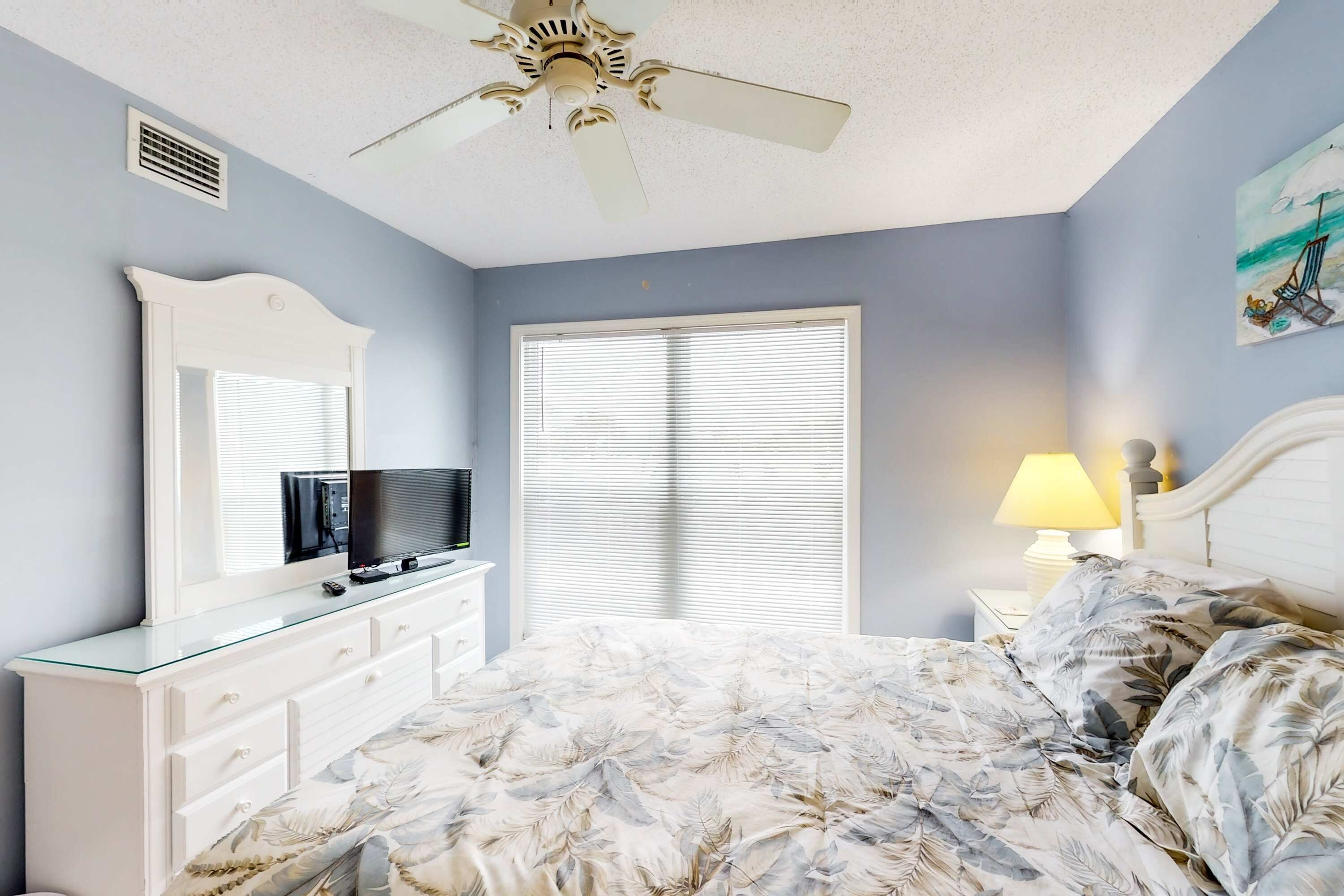 3 bedrooms, iron/ironing board, internet, bed sheets