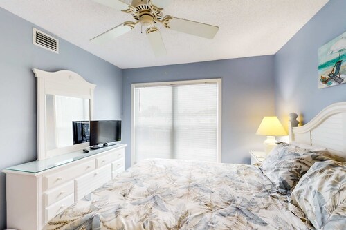 Beachfront Gem - 3 bedroom townhome with waterfront deck