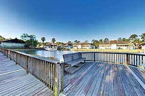 Terrace/patio - Spacious condo with pool & screened porch (Orange Beach)