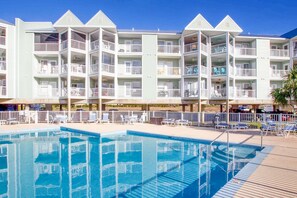 Pool - Updated condo with Gulf & river views & pool - across from beach & near dining (Orange Beach)
