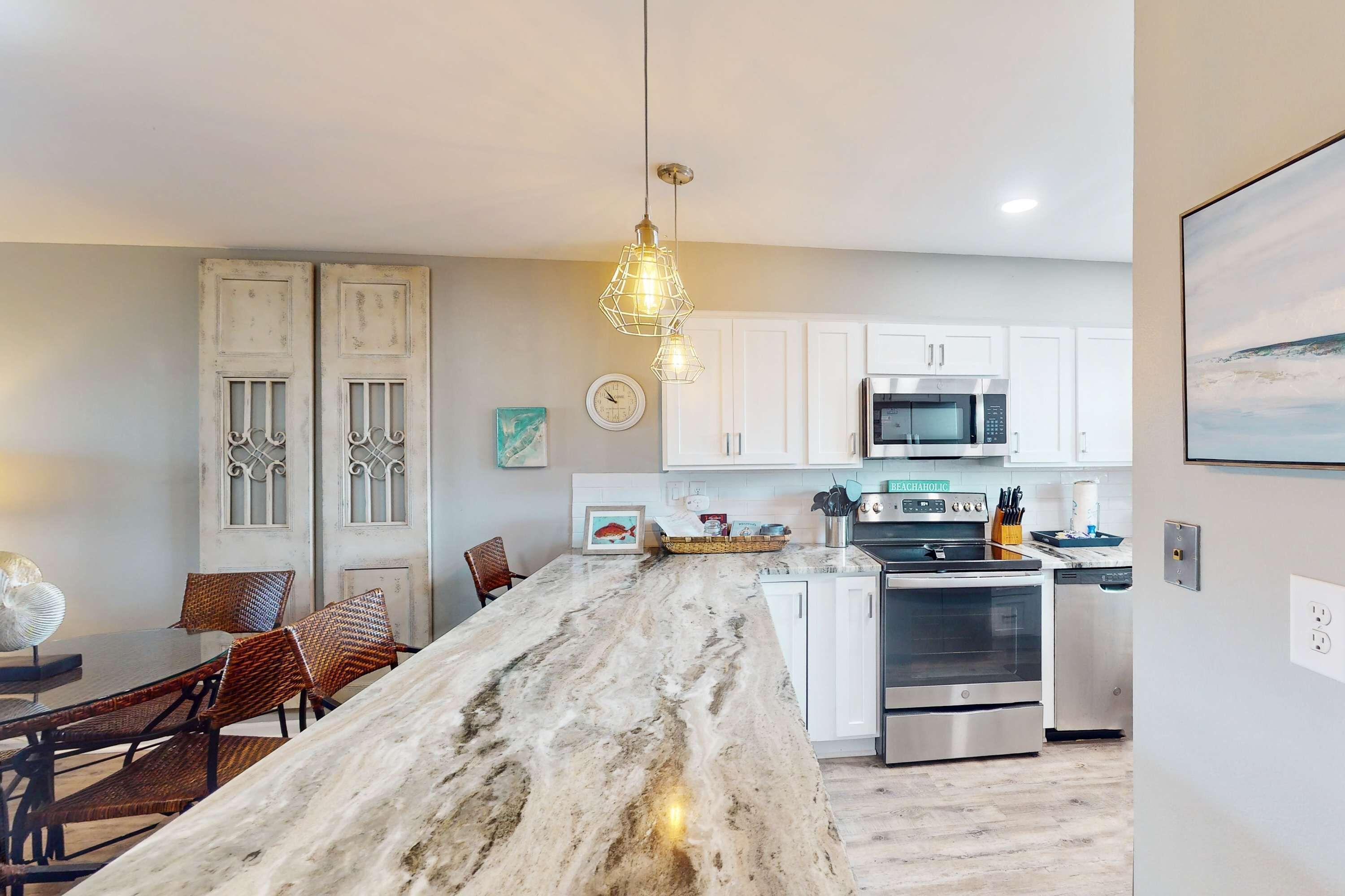 Refrigerador, microondas, horno y lavavajillas 