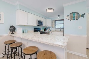 Fridge, microwave, oven, stovetop - Coastal condo with special fall & winter rates (Orange Beach)
