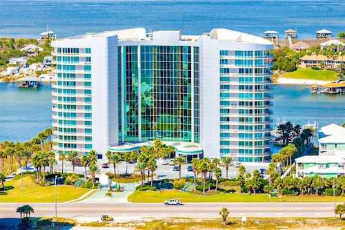 Waterfront condo near beach with wet bar & shared indoor pool & hot tub