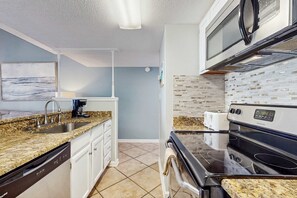 Fridge, microwave, oven, stovetop - Snowbird-friendly, 1 BR Gulf side condo with 4 outdoor pools (Orange Beach)
