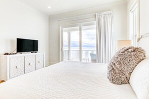 8 bedrooms, iron/ironing board, WiFi, bed sheets - Luxurious Gulf-front home w private plunge pool, steps from the beach (Orange Beach)