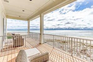 Property grounds - Luxurious Gulf-front home w private plunge pool, steps from the beach (Orange Beach)