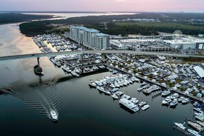 Marina - Seventh-Floor Condo with Free WiFi, Bay Views, Shared Outdoor Pool, Hot Tub, Gym (Orange Beach)