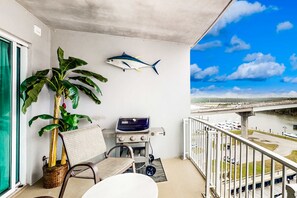 Property grounds - Seventh-Floor Condo with Free WiFi, Bay Views, Shared Outdoor Pool, Hot Tub, Gym (Orange Beach)