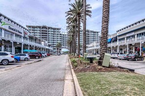 Exterior - Seventh-Floor Condo with Free WiFi, Bay Views, Shared Outdoor Pool, Hot Tub, Gym (Orange Beach)