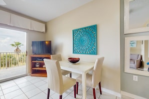 Dining - Cozy, beachfront condo w/ multiple shared pools, fitness center, & grilling area (Orange Beach)