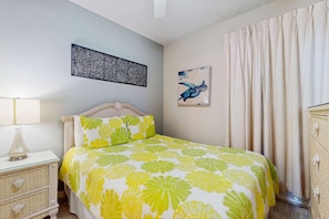 1 bedroom, iron/ironing board, WiFi, wheelchair access - Cozy, beachfront condo w/ multiple shared pools, fitness center, & grilling area (Orange Beach)
