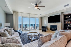 TV, fireplace, DVD player - Gulf-front condo with pool, tennis, lazy river & private hot tub (Orange Beach)