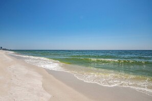 On the beach - Gulf front condo w/ beach access & shared pool - group & snowbird-friendly (Orange Beach)