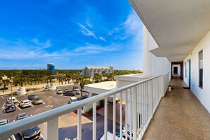 Property grounds - Waterfront condo w/ an open dining & living area, private balcony, shared pools (Orange Beach)