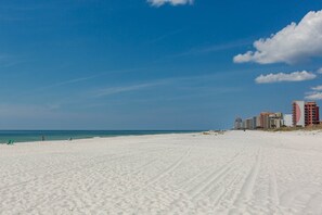 Beach nearby - Beachfront condo w/ private, corner balcony, community pools, & a grilling area (Orange Beach)