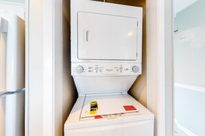 Interior - Gulf front condo with pools/hot tub - ocean view, covered balcony & washer/dryer (Orange Beach)