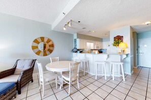 Interior - Gulf front condo with pools/hot tub - ocean view, covered balcony & washer/dryer (Orange Beach)