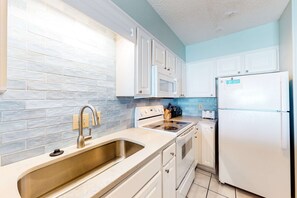 Fridge, microwave, oven, stovetop - Gulf front condo with pools/hot tub - ocean view, covered balcony & washer/dryer (Orange Beach)