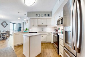 Fridge, microwave, oven, stovetop - Gulf-front condo with balcony, hot tub & pools - snowbird-friendly (Orange Beach)
