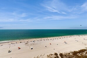 On the beach - Gulf front condo w/ a private, furnished balcony, shared pools, hot tub, gym (Orange Beach)