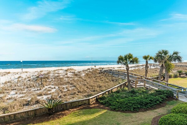 On the beach - Waterfront condo with expansive corner balcony, grill area, & multiple shared pools (Orange Beach)