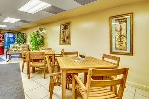 Dining - Beachfront condo with shared outdoor pool, heated indoor pool, sauna, & grill area (Orange Beach)