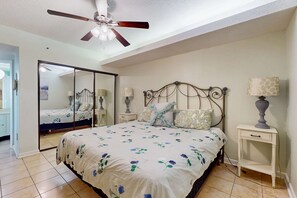3 bedrooms, iron/ironing board, Internet - Gulf-front condo with deep corner balcony, beach view, pools & gym (Orange Beach)