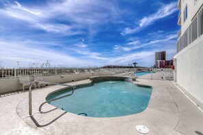 Pool - Updated, Gulf front condo with beautiful views, shared pool, sauna, and hot tub (Orange Beach)