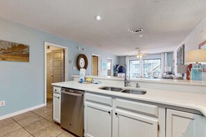 Interior - Updated condo on Wolf Bay with shared pool, tennis, and boat launch! (Orange Beach)