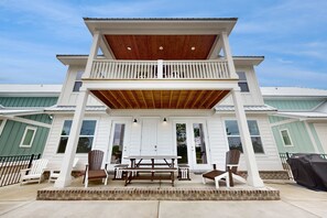 Outdoor dining - Brand-new home near the beach with on-site pool, central AC, & washer,dryer (Orange Beach)