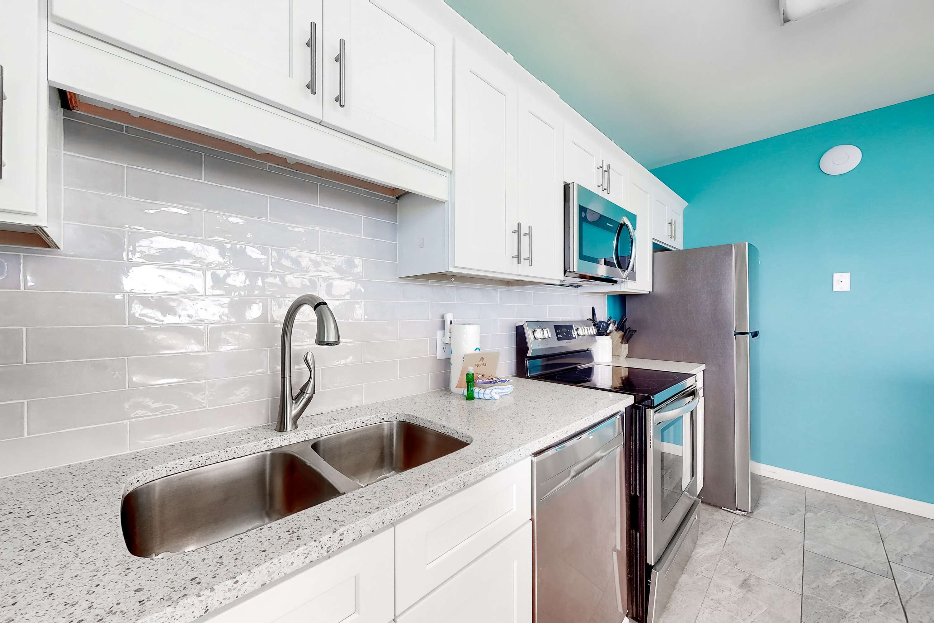 Geladeira, micro-ondas, fogão, cooktop