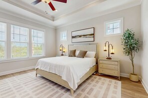 4 bedrooms, desk, iron/ironing board, WiFi - Modern beach house with porches, private washer and dryer- walk to the beach (Orange Beach)
