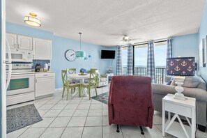 TV, offices - 5th- floor condo with on-site beach access, 3 pools, sauna, & BBQ area (Orange Beach)