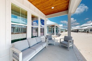 Terrace/patio - Two-Story coastal house near the beach with shared pool (Orange Beach)