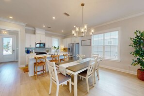 Dining - Two-Story coastal house near the beach with shared pool (Orange Beach)