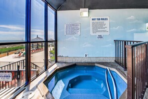 Pool - Renovated beachfront condo with balcony, central AC, pool, hot tub & tennis (Orange Beach)