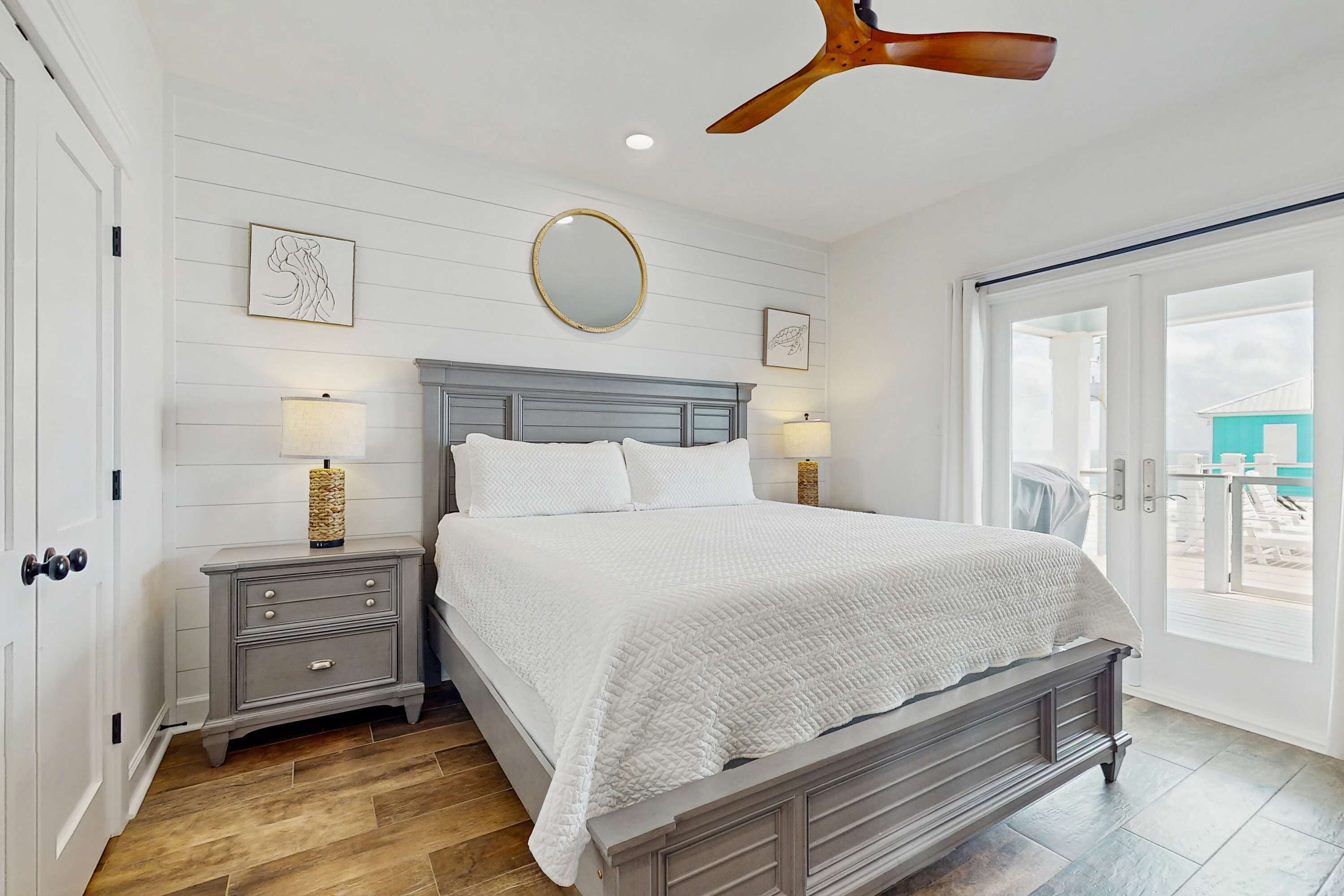 4 bedrooms, desk, iron/ironing board, WiFi