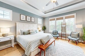 4 bedrooms, iron/ironing board, WiFi, bed sheets - Upscale beachside dog-friendly home near the beach with grill, washer,dryer & AC (Orange Beach)