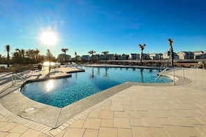Pool - Upscale beachside dog-friendly home near the beach with grill, washer,dryer & AC (Orange Beach)